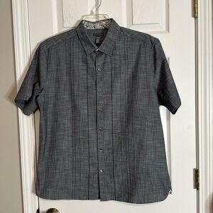 Van Heusen men’s size XL 17-17 1/2” neck. Short sleeve button down shirt.